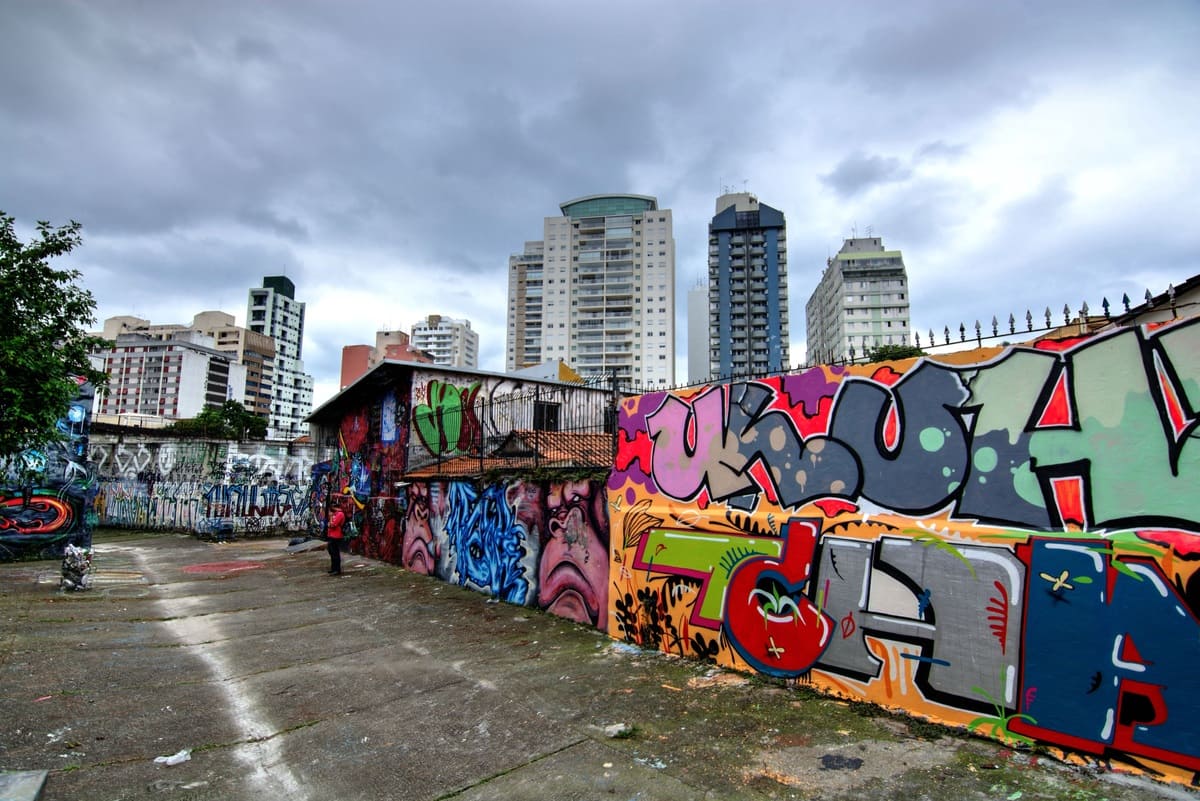 Desentupimento de Esgoto na Vila Madalena: A Expertise Técnica que o Bairro Boêmio Precisa